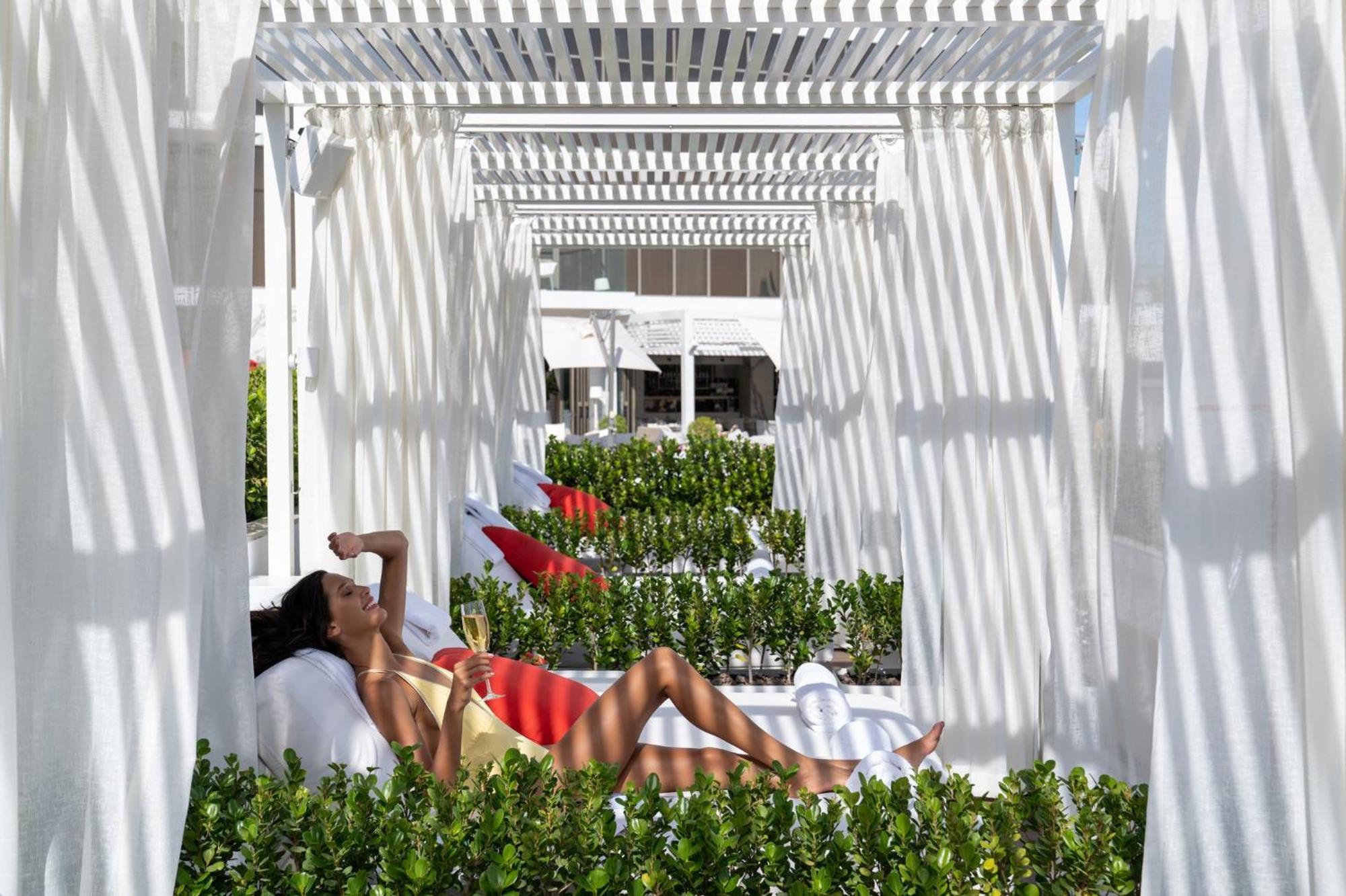 Th8 Palm Dubai Beach Resort, Vignette Collection By Ihg Exterior photo The Cabana