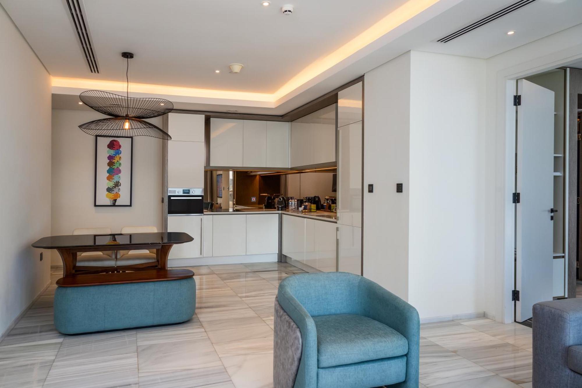 Th8 Palm Dubai Beach Resort, Vignette Collection By Ihg Exterior photo A kitchen in a serviced apartment in Dubai